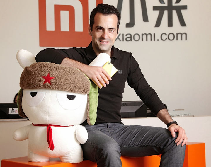 Hugo Barra with Xiaomi Mi 3 and Mi Bunny