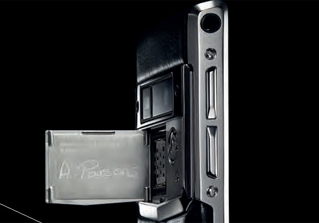 An English craftsman's signature on a Vertu Signature Touch