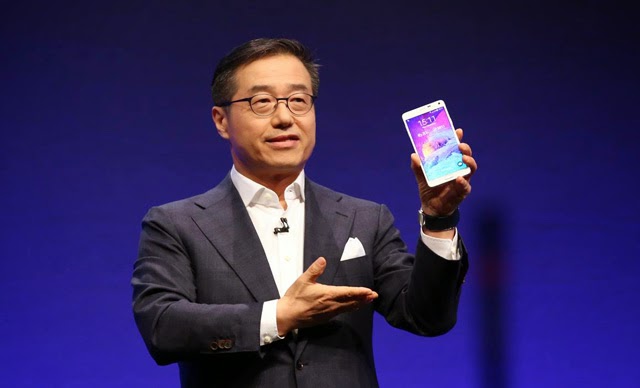 Samsung Executive Vice President DJ Lee presents the Galaxy Note 4