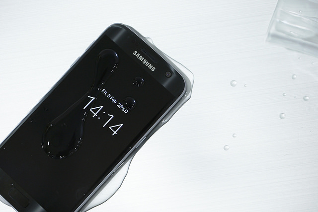 Samsung Galaxy S7 and S7 Edge water resistant