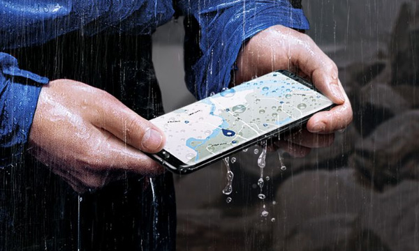 The Samsung Galaxy S8 can be used in the rain.