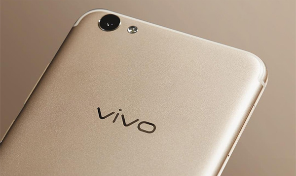 The 13 Megapixel rear camera of the Vivo V5s.