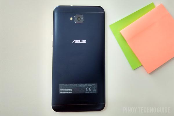 The ASUS Zenfone 4 Selfie has a built-in battery.