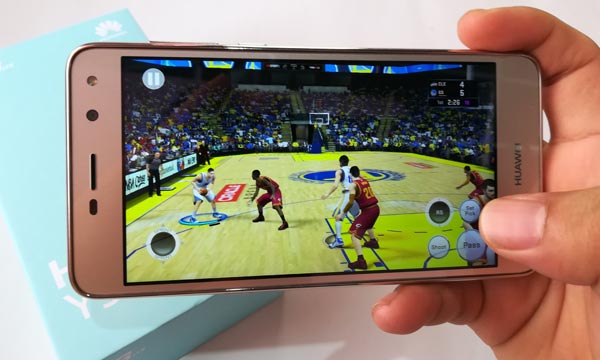 Gaming on the Huawei Y5 2017 smartphone.