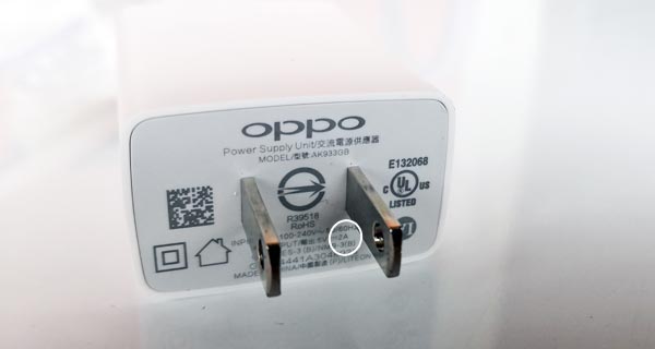 Default charger of the OPPO F5.