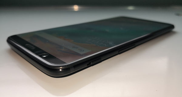 The OnePlus 5T has an alert slider.