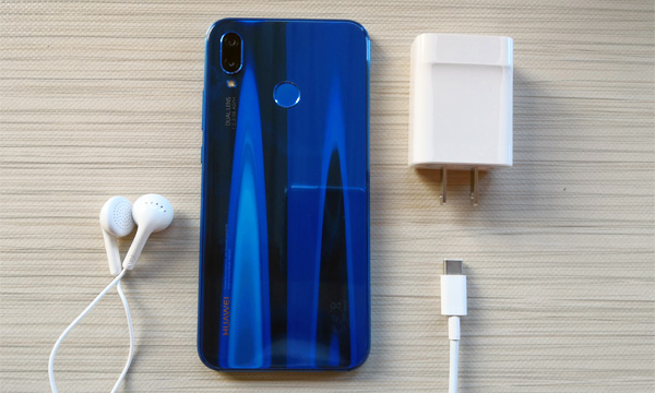 These are the contents of the pre-release Huawei P20 Lite box.