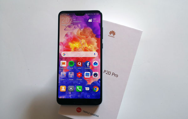 The Huawei P20 Pro and its box.