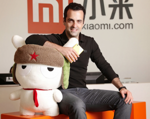 Hugo-Barra-with-Xiaomi-Mi-3-and-Mi-Bunny