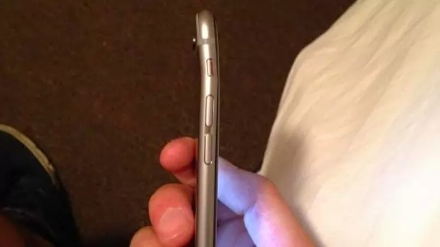 Worst Flaw of the Apple iPhone 6 Plus: It can bend in your pocket!