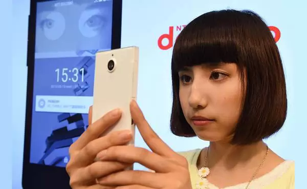 Fujitsu Unveils the World’s First Iris Scanning Smartphone