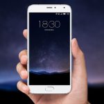 Meizu-Pro-5-hold-by-hand