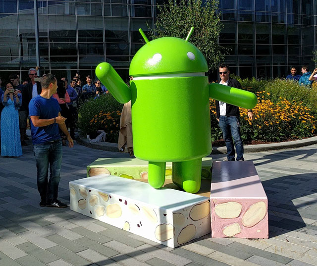 Android-Nougat-statue