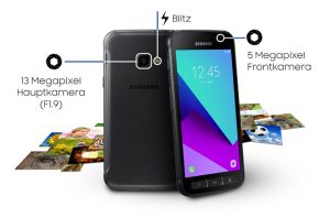 The cameras of the Samsung Galaxy Xcover 4 are highlighted in this photo.