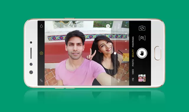 This is how taking selfies with the OPPO F3 looks like.