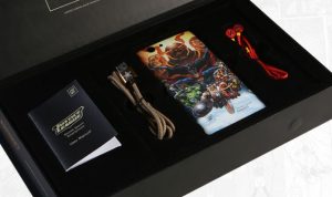 The Ekonic Justice League Smartphone comes in a JL themed box.