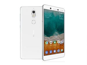 The Nokia 7 smartphone in white.