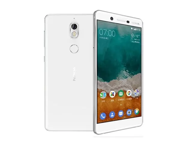 The Nokia 7 smartphone in white.