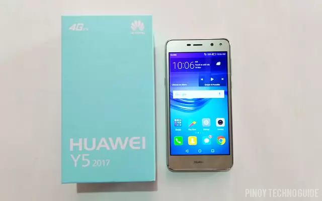 Huawei Y5 2017 and its box.