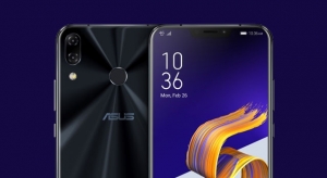 Notice the notch on the top of the Zenfone 5's display.