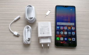 Unboxing the Huawei P20 smartphone...