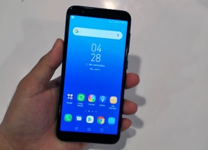 Hands on with the ASUS Zenfone Max (M1).