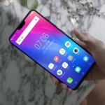 Vivo X21's in-display fingerprint sensor in action.