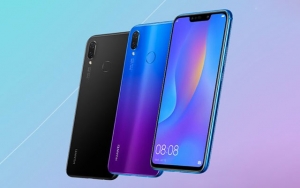 The Huawei Nova 3i in black and iris purple colors.