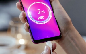 Charging the OPPO F9.