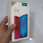 Unboxing the OPPO F9 smartphone.