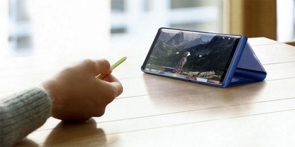 Using the S Pen to control video playback.