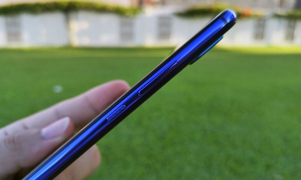 Side view of the Huawei Nova 3.