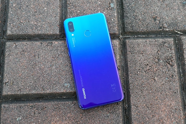 Thumbs up for the Huawei Nova 3!