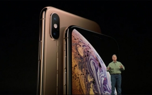 Apple senior VP Philip Schiller unveils the iPhone Xs and iPhone Xs Max.
