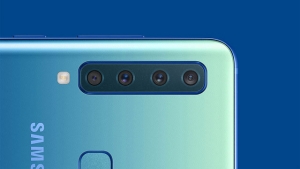 Look! The four cameras of the Samsung Galaxy A9 smartphone.