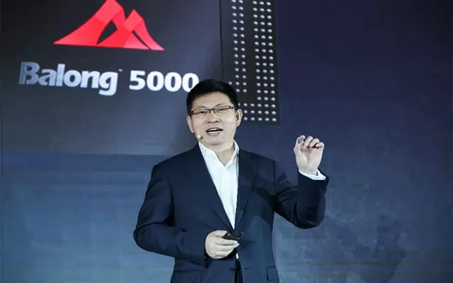Huawei CBG CEO Richard Yu announcing the Huawei 5G CPE Pro with Balong 5000.