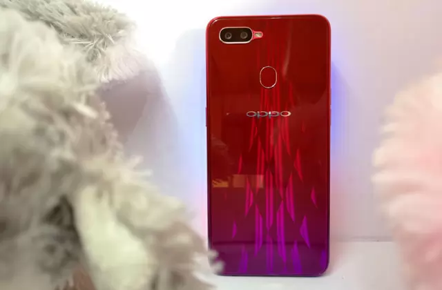 The OPPO F9 sunrise red.