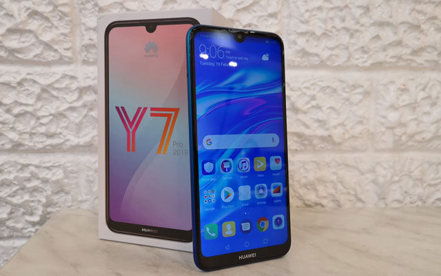 The Huawei Y7 Pro 2019 and its box.
