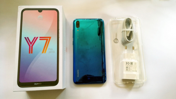 These are the contents of the Huawei Y7 Pro 2019 box.