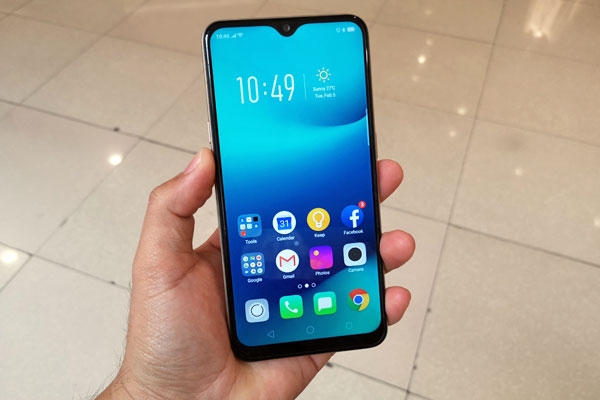 The OPPO A7 has a waterdrop display.