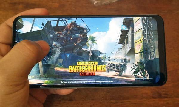 Playing PUBG Mobile on the OPPO A7.