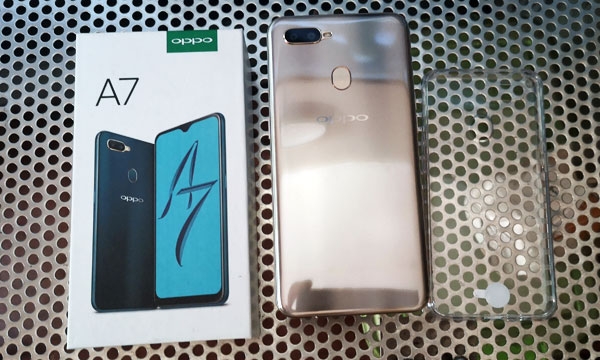 The OPPO A7 with its box.