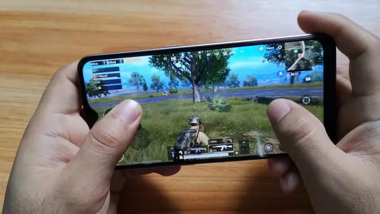 Gaming with the OPPO A7 smartphone.