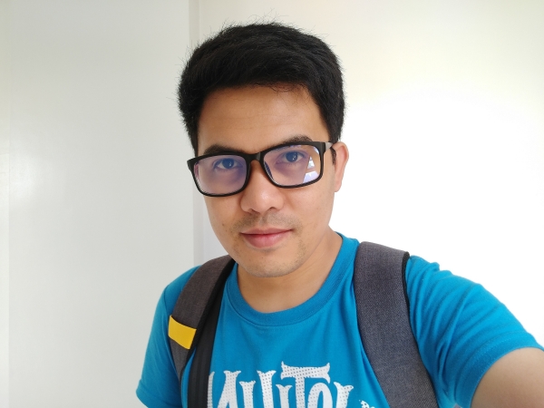 OPPO A7 sample selfie.