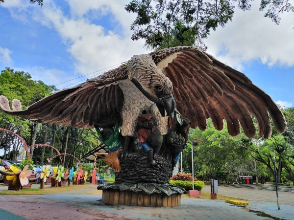 Philippine Eagle statue captured on the Huawei Y7 Pro 2019.