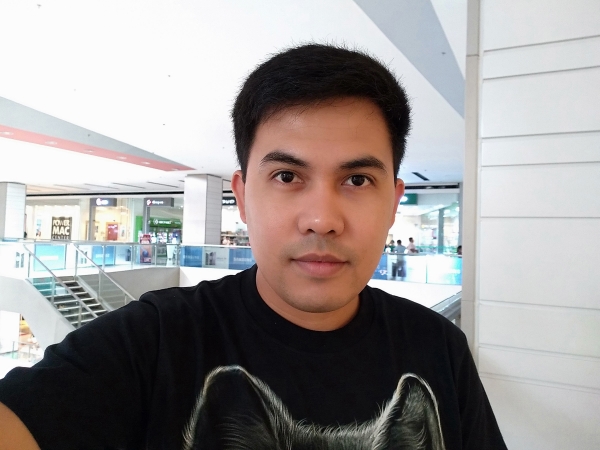 Sample selfie with AI beautification using the Huawei Y7 Pro 2019.