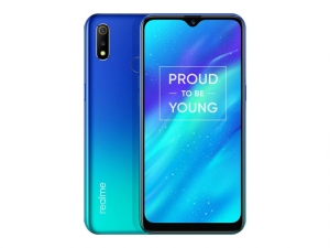The Realme 3 smartphone in Radiant Blue color.