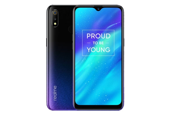 The Realme 3 in Dynamc Black color.