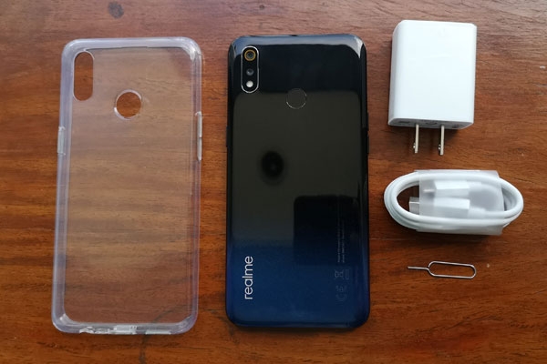 Contents of the Realme 3 box.