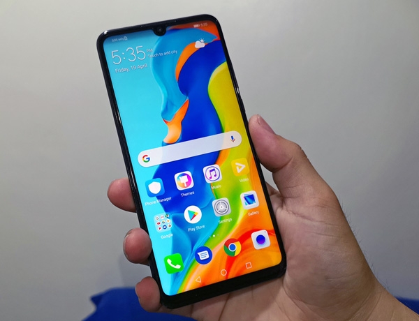 Hands on with the Huawei P30 Lite!
